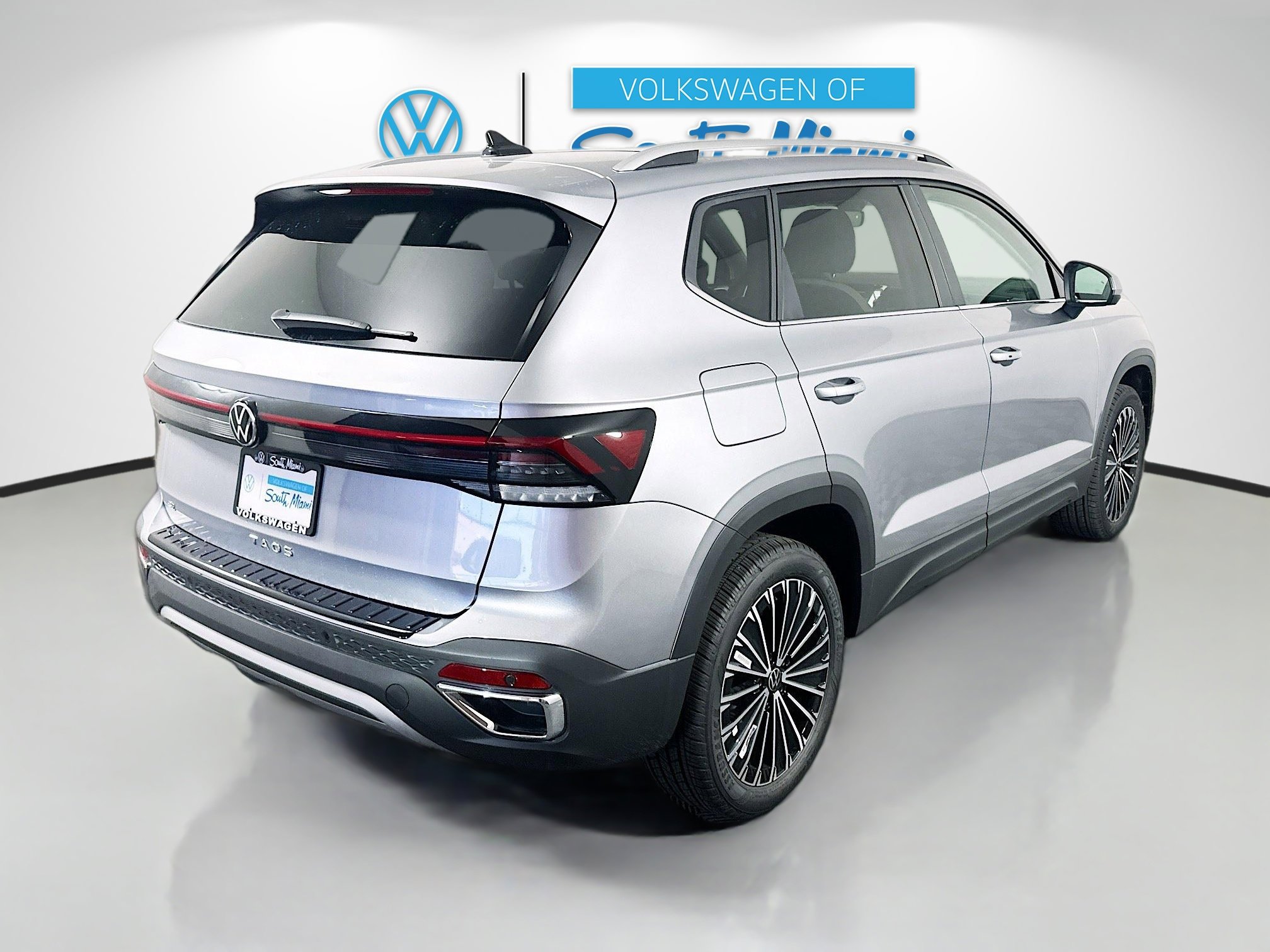 2025 Volkswagen Taos SE photo 3