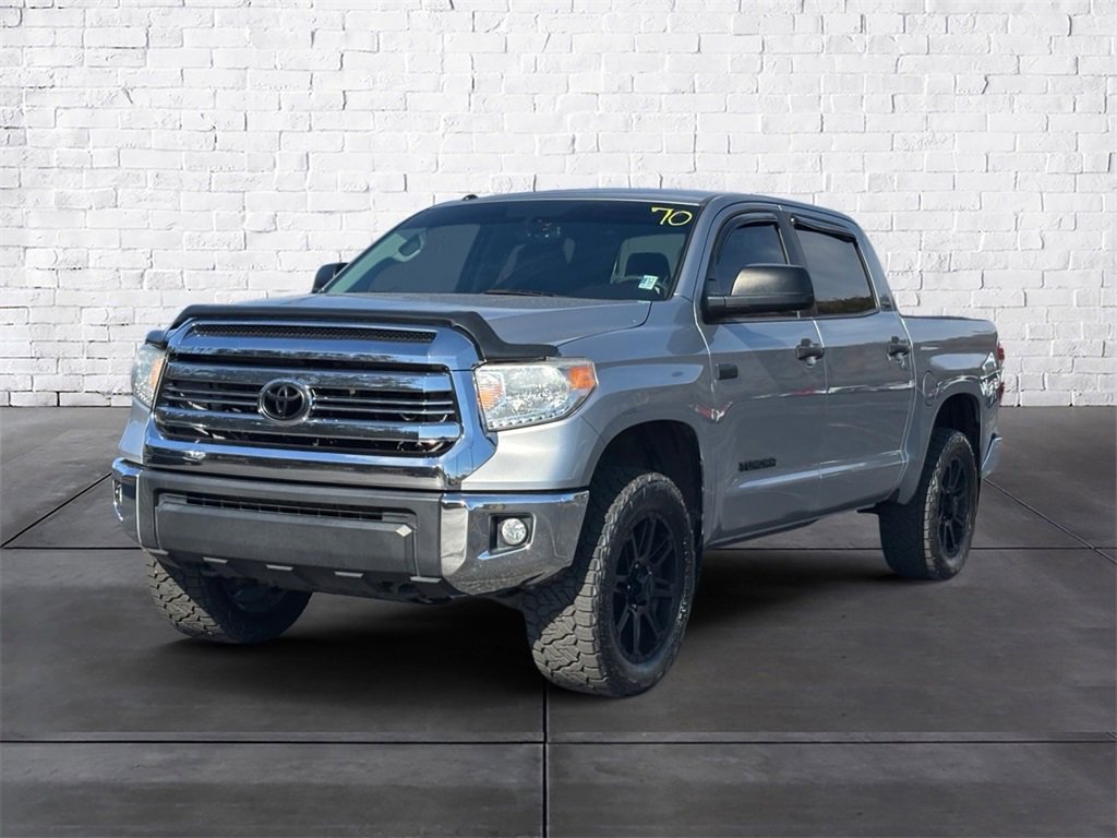 2017 Toyota Tundra SR5 photo 2