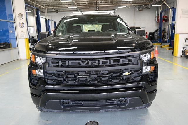 2024 Chevrolet Silverado Custom photo 2