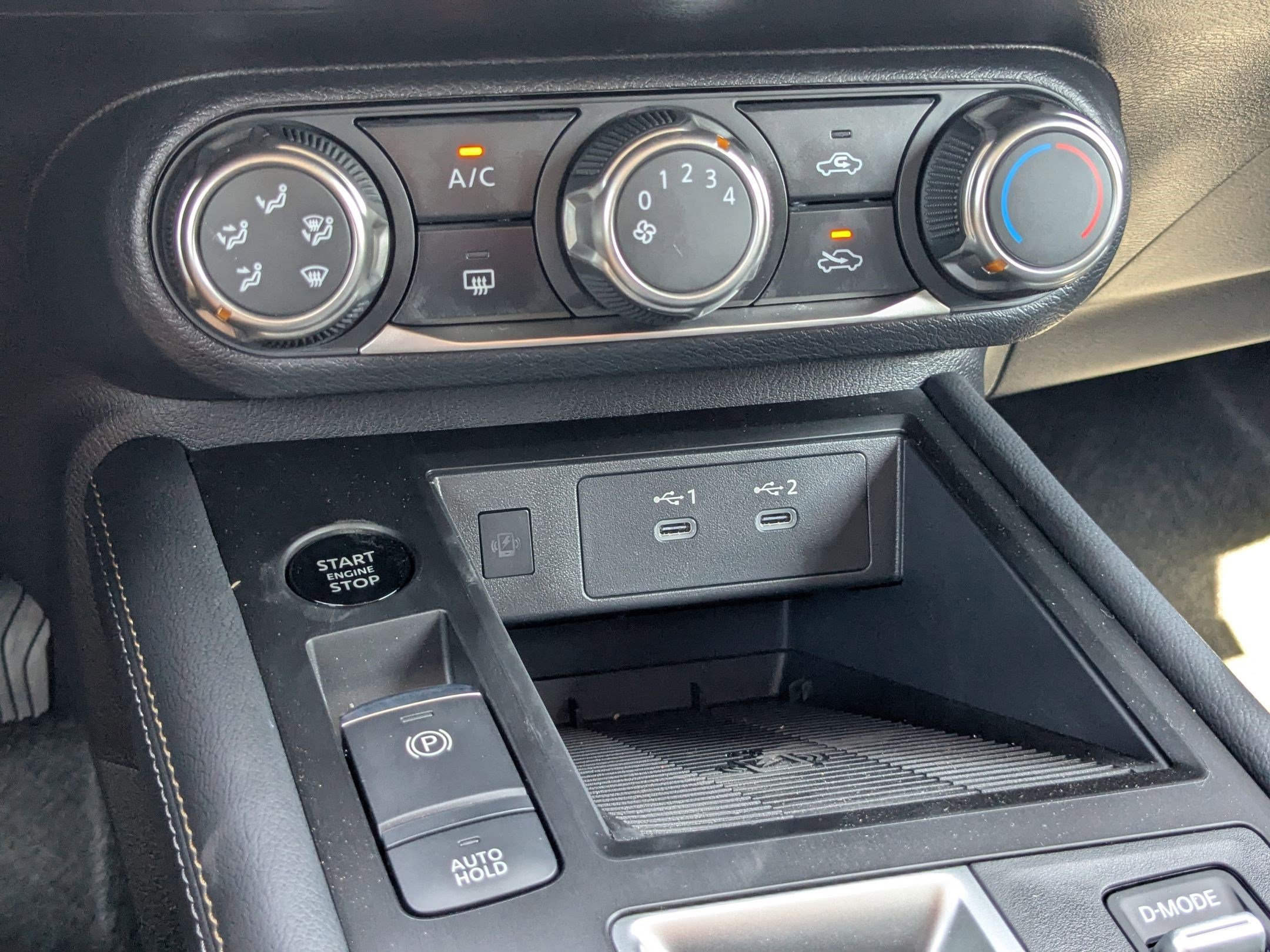 2025 Nissan Kicks SV photo 10