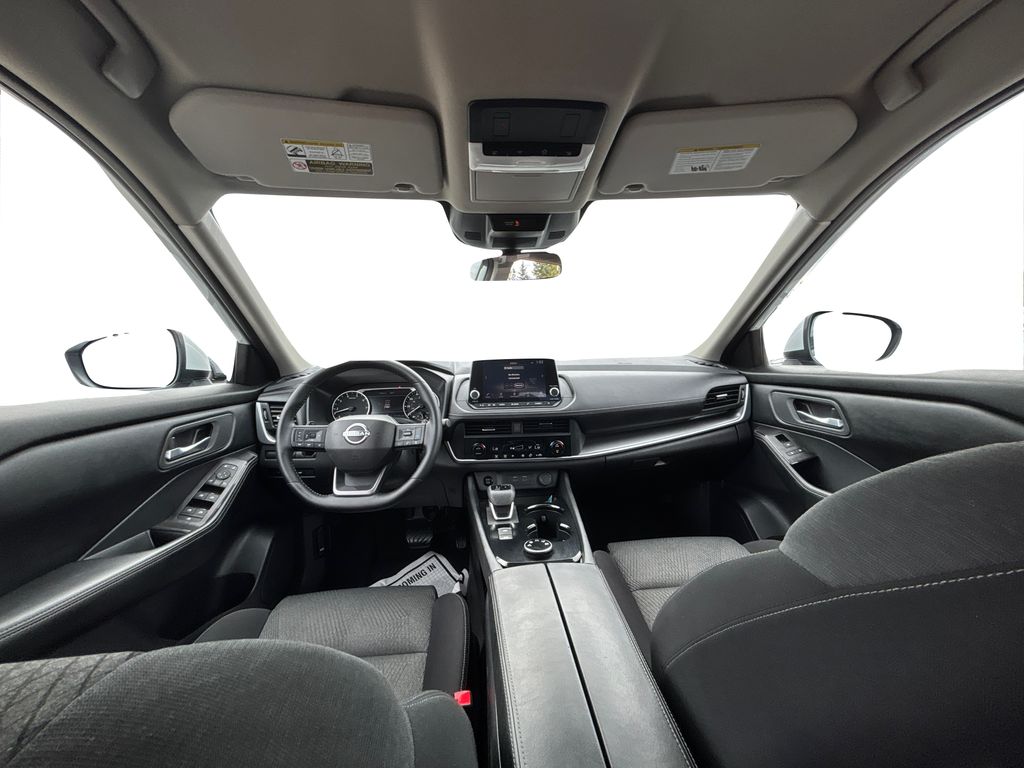 2025 Nissan Rogue SV photo 16