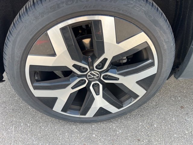 2023 Volkswagen Taos SEL photo 4