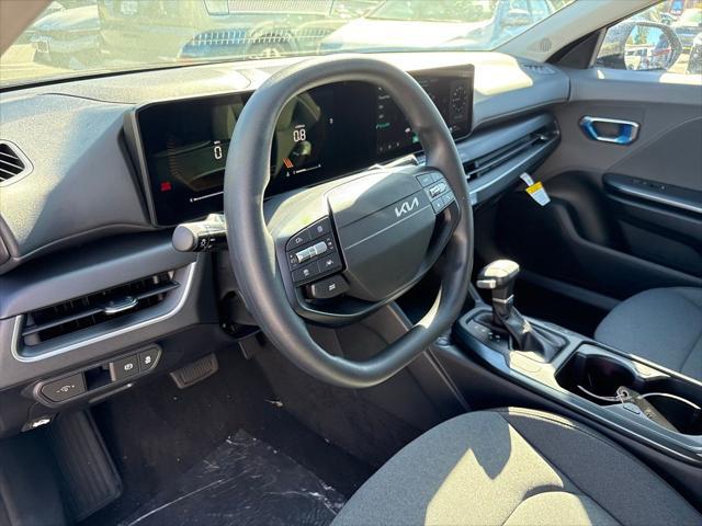 2025 Kia K4 LXS photo 3
