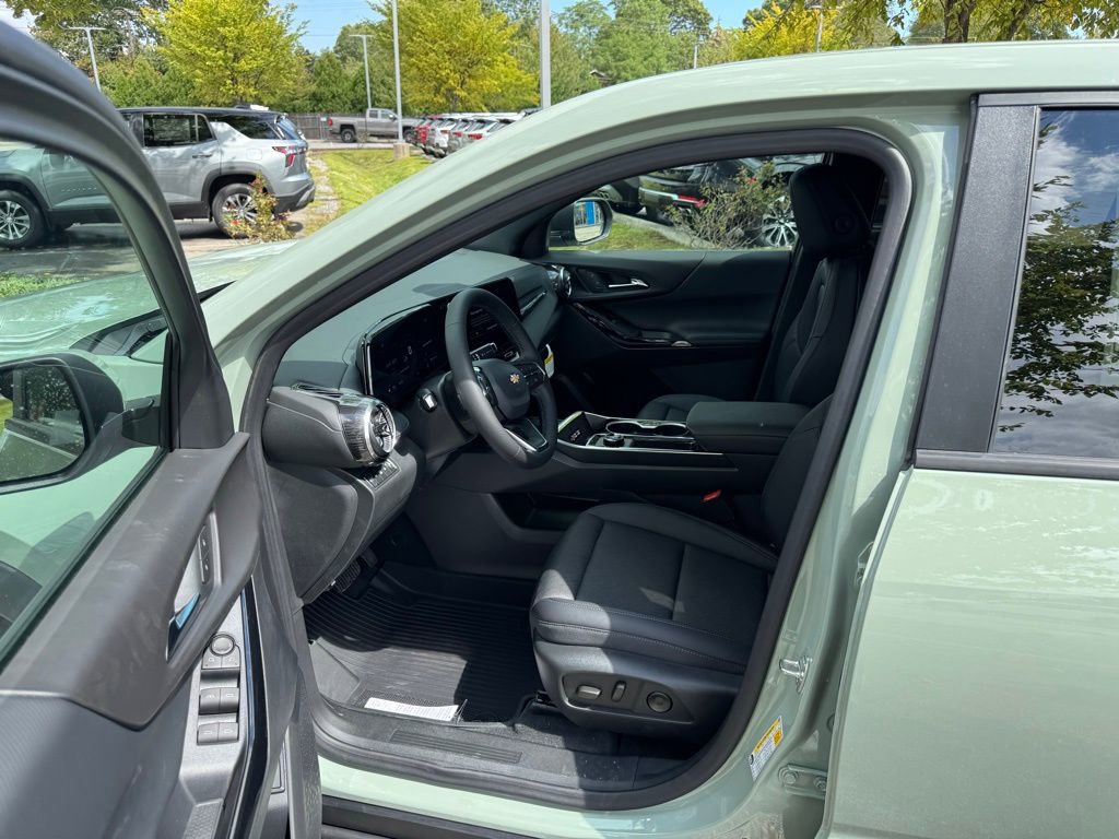 2026 Chevrolet Equinox LT photo 9