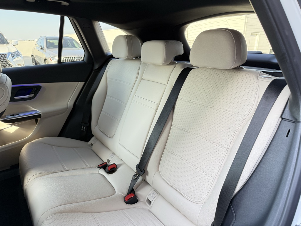 2026 Mercedes Benz GLC 300 photo 7