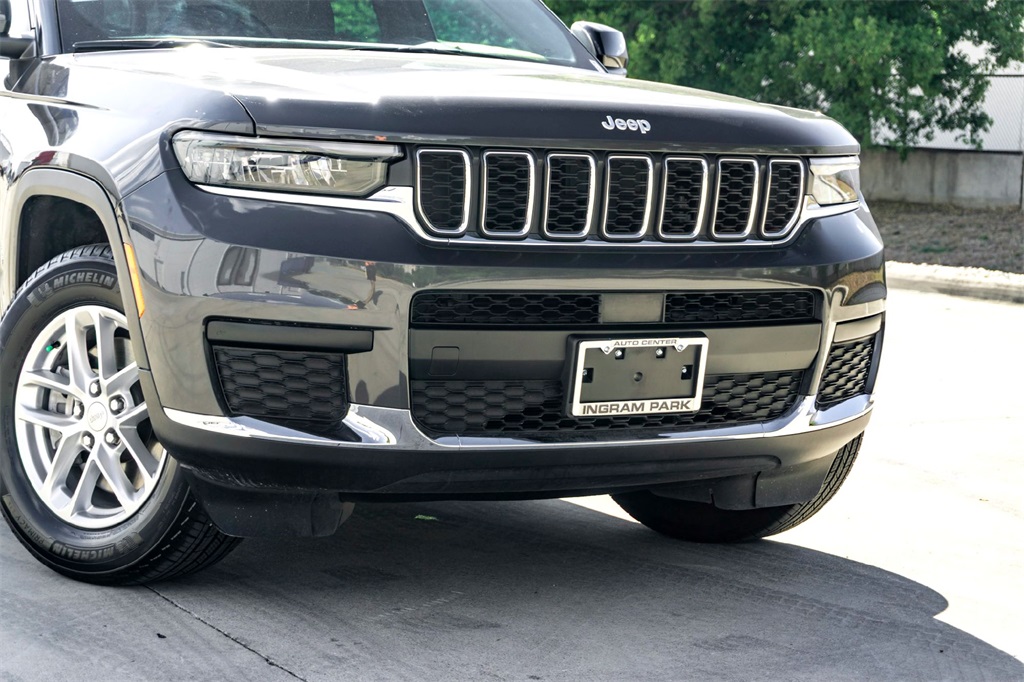 2025 Jeep Grand Cherokee Laredo photo 3