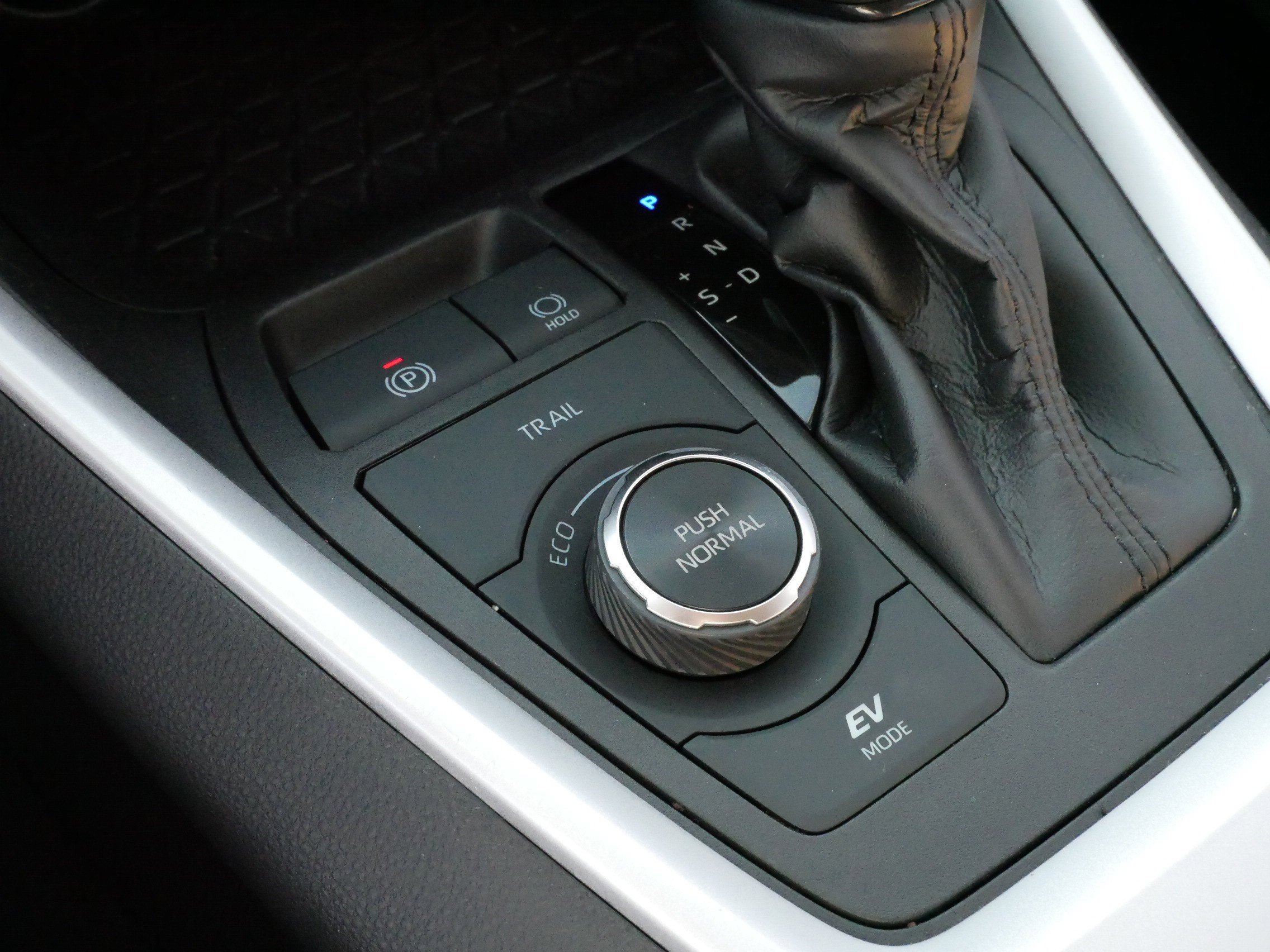 2022 Toyota RAV4 Hybrid XLE photo 24