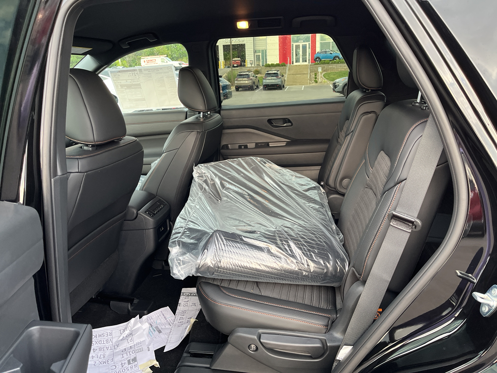 2025 Nissan Pathfinder Rock Creek photo 6