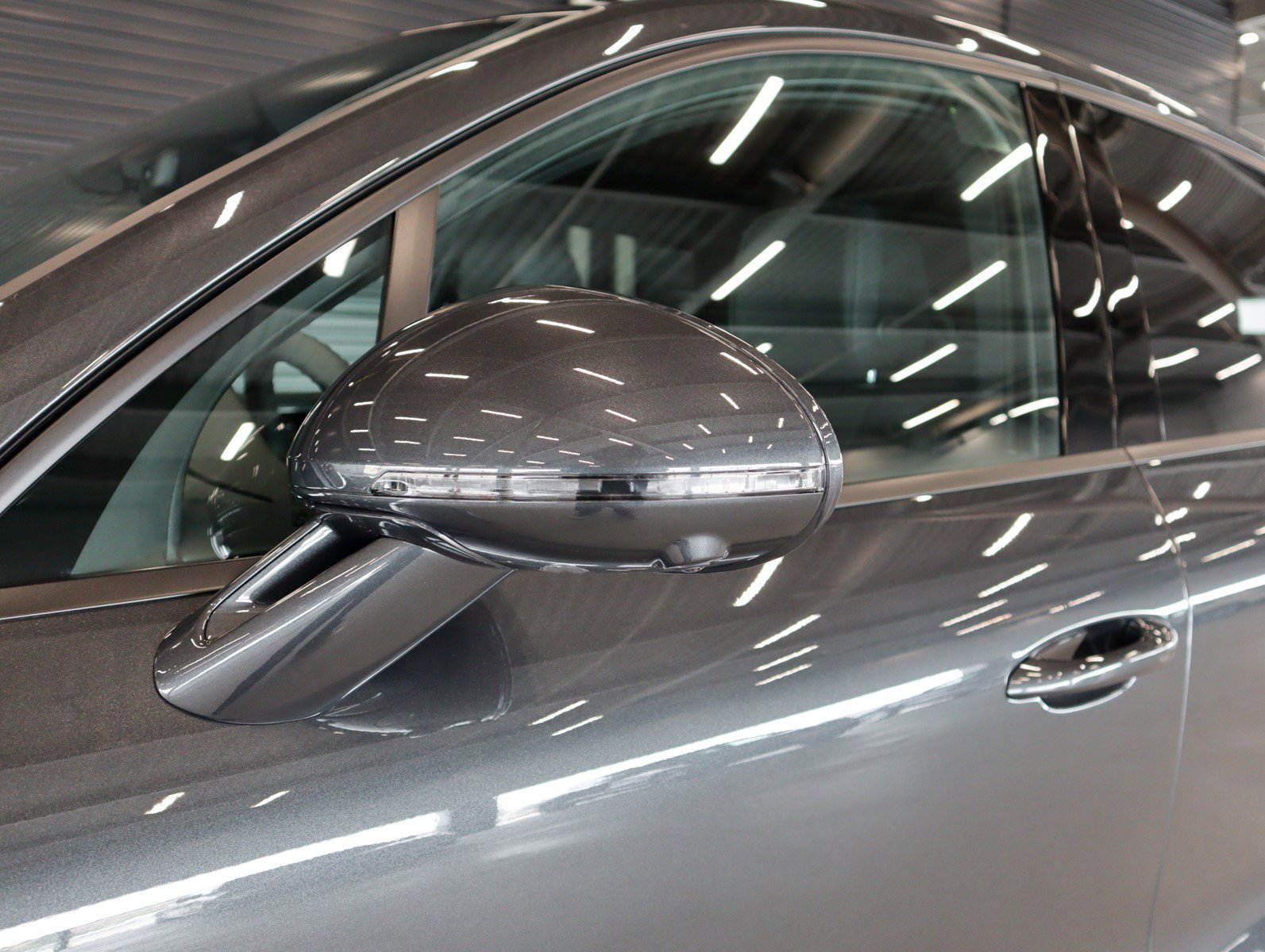 2025 Porsche Macan T photo 28