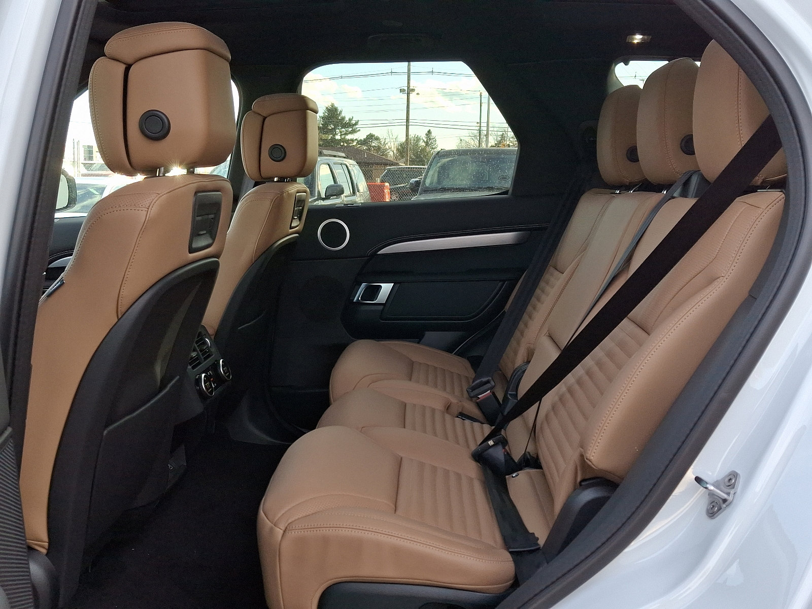 2025 Land Rover Discovery SE photo 9