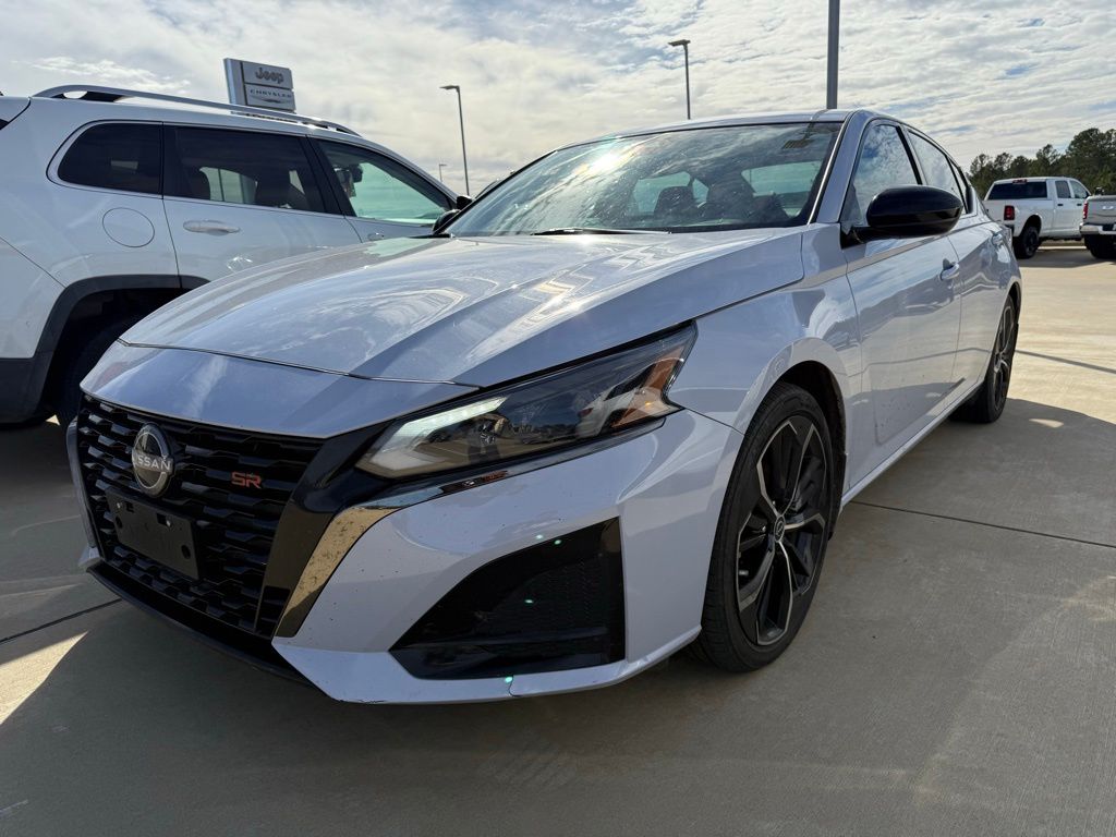 2024 Nissan Altima SR's photo