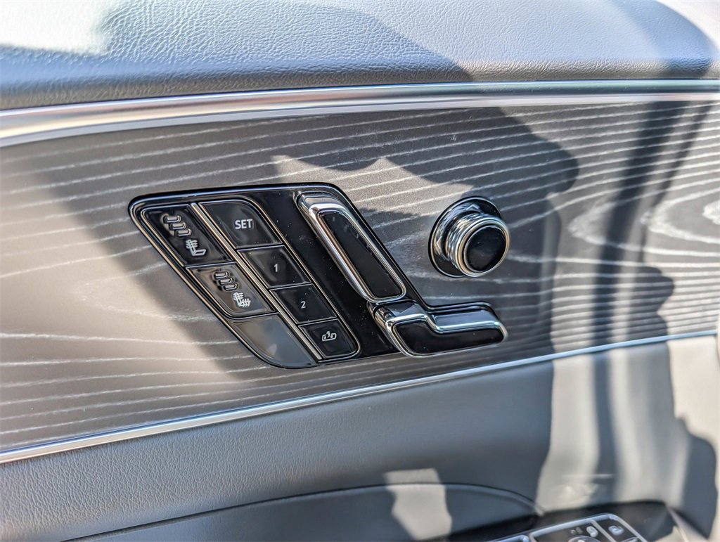 2026 Cadillac Lyriq Luxury photo 18
