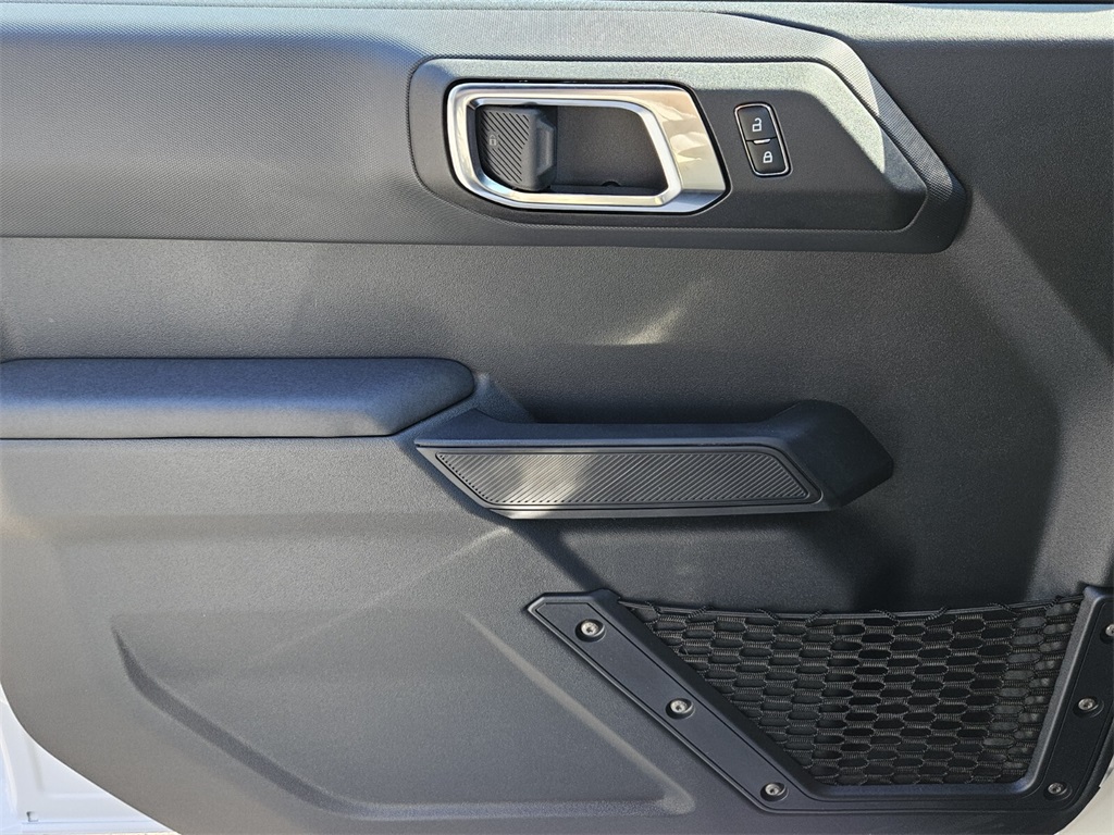 2025 Ford Bronco Base photo 25
