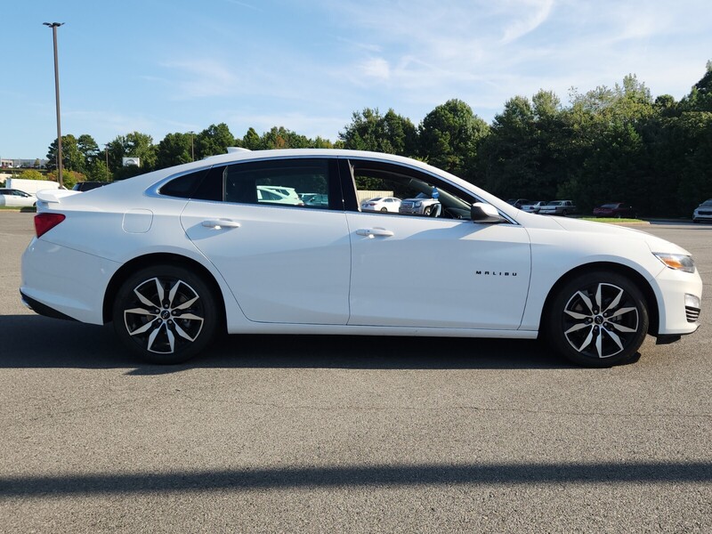 2024 Chevrolet Malibu RS photo 2
