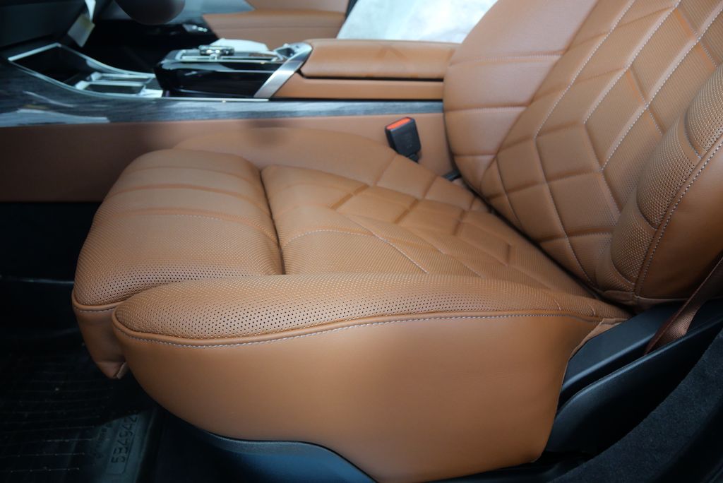2025 Bmw 750e photo 8
