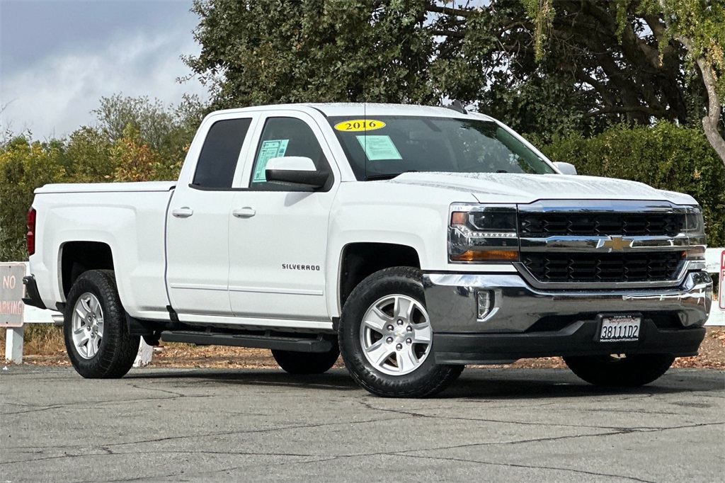 2016 Chevrolet Silverado 1500 LT photo 2