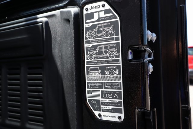 2025 Jeep Wrangler Sahara photo 39