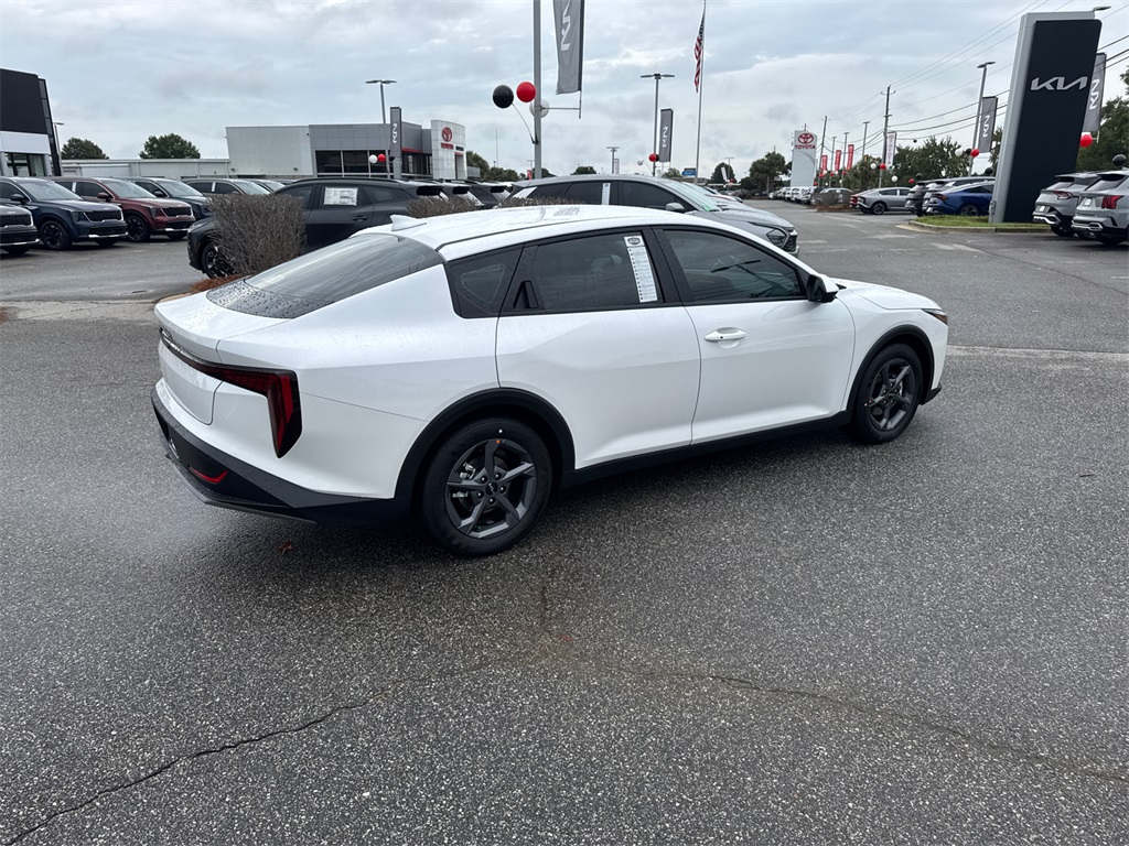 2025 Kia K4 LXS photo 3