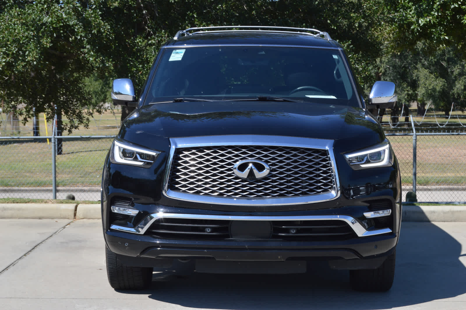 2023 Infiniti QX80 Sensory photo 2