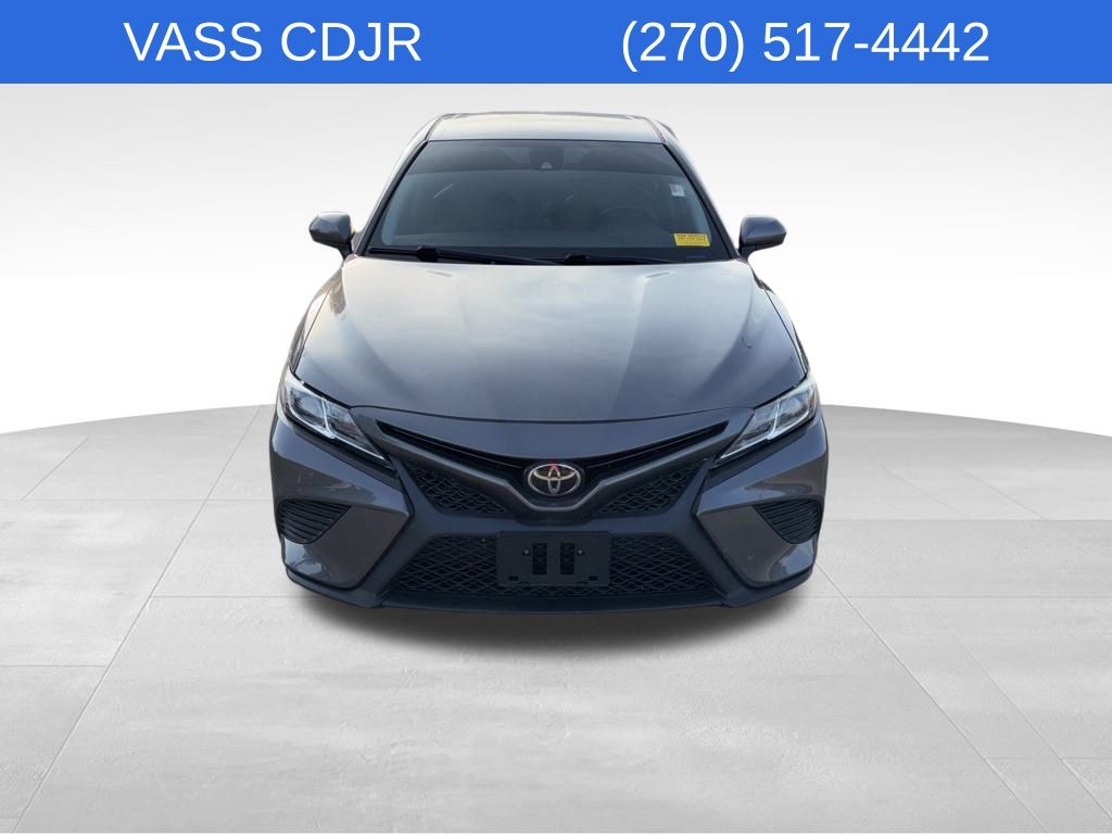 2019 Toyota Camry SE XLE photo 2