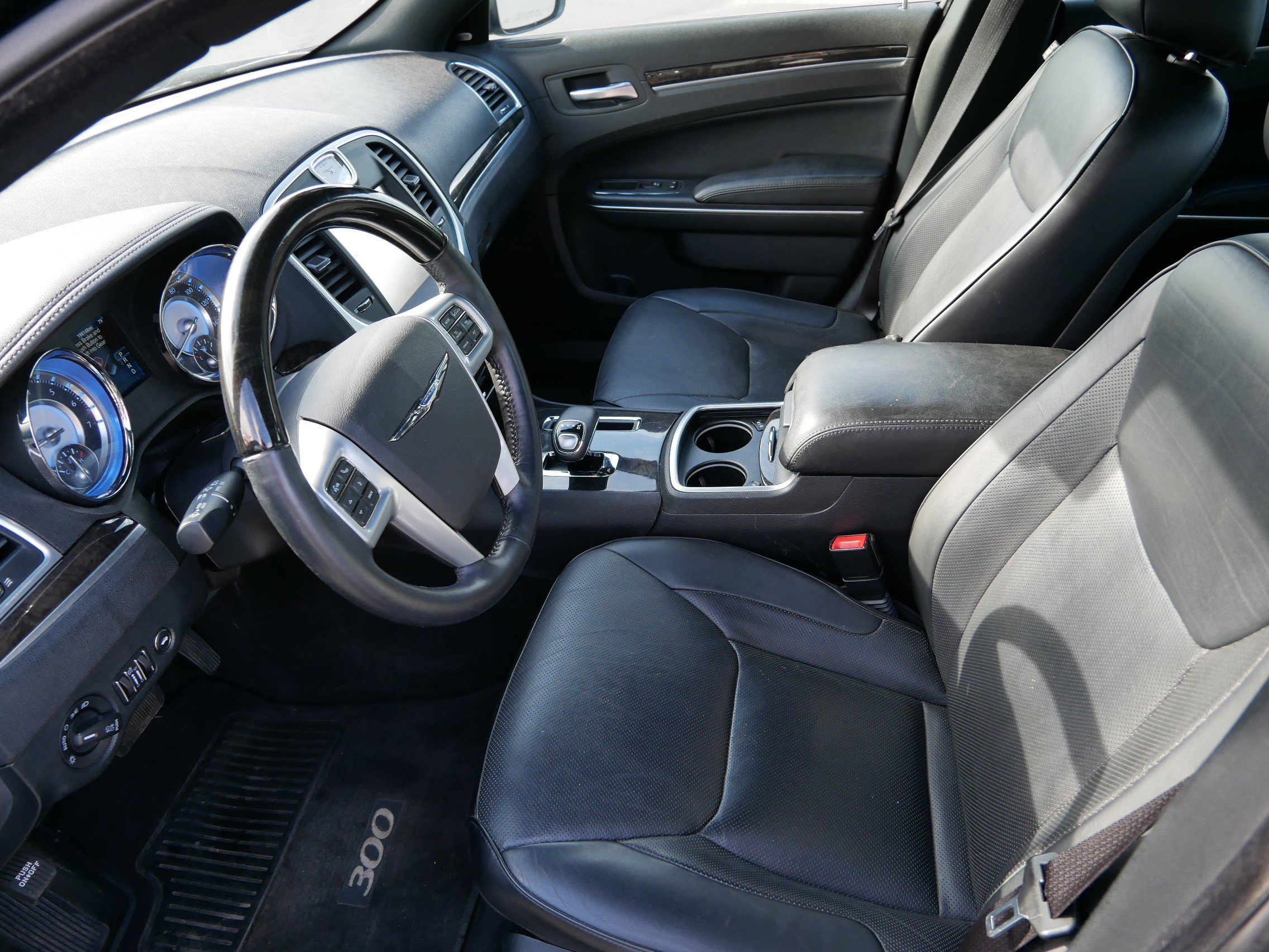 2013 Chrysler 300 photo 5