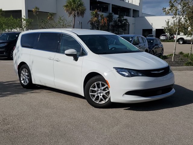 Pre-Owned 2023 Chrysler Voyager LX FWD's photo