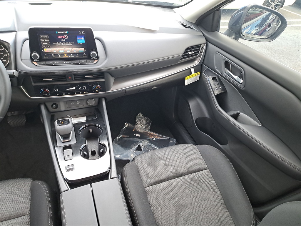 2026 Nissan Rogue SV photo 17