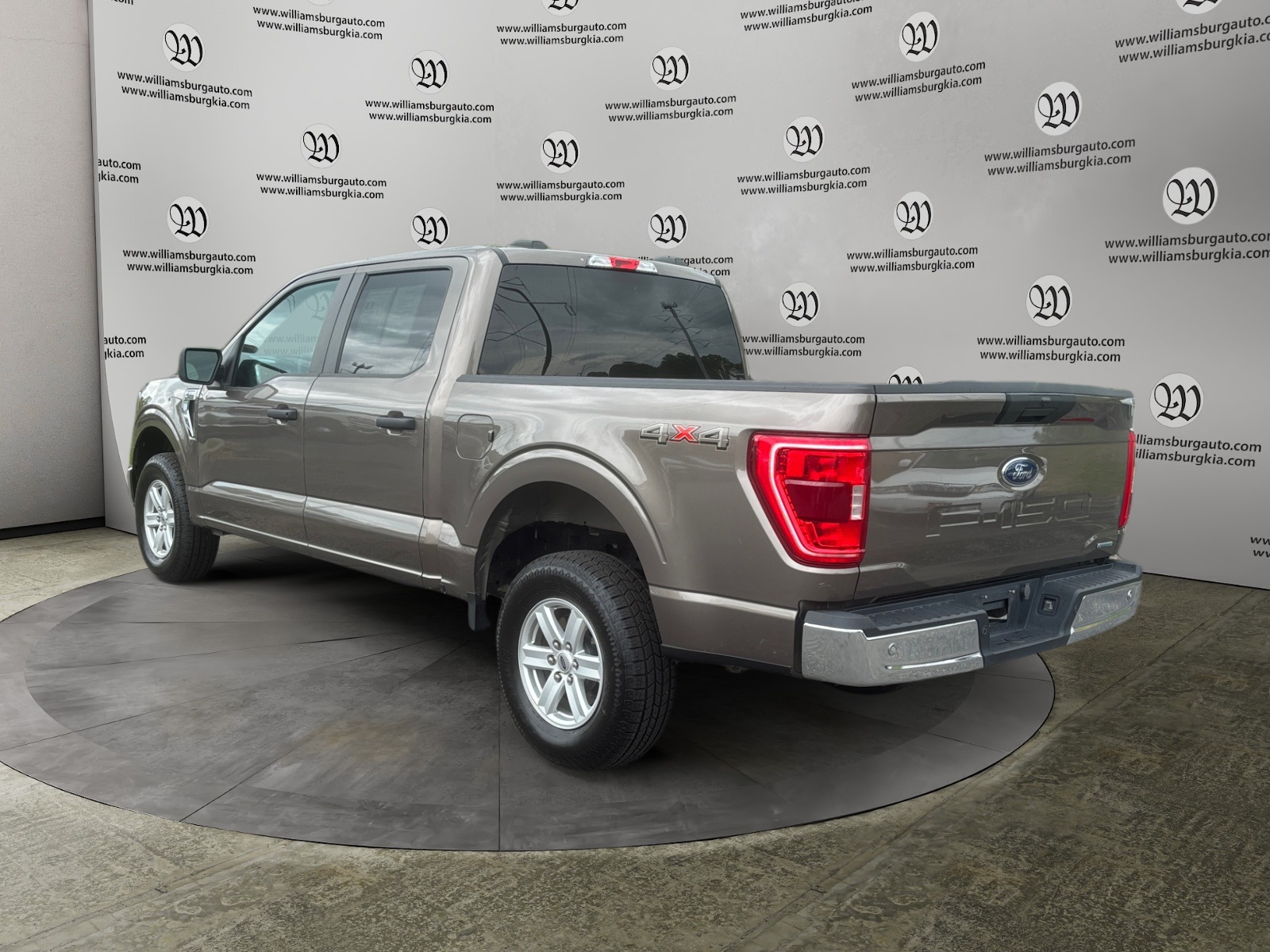 2023 Ford F-150 XLT photo 2