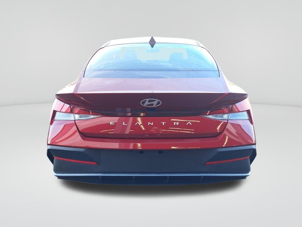 2024 Hyundai Elantra SEL photo 4