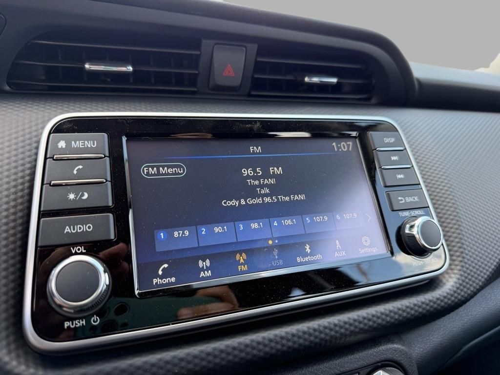 2025 Nissan Kicks Play S photo 2