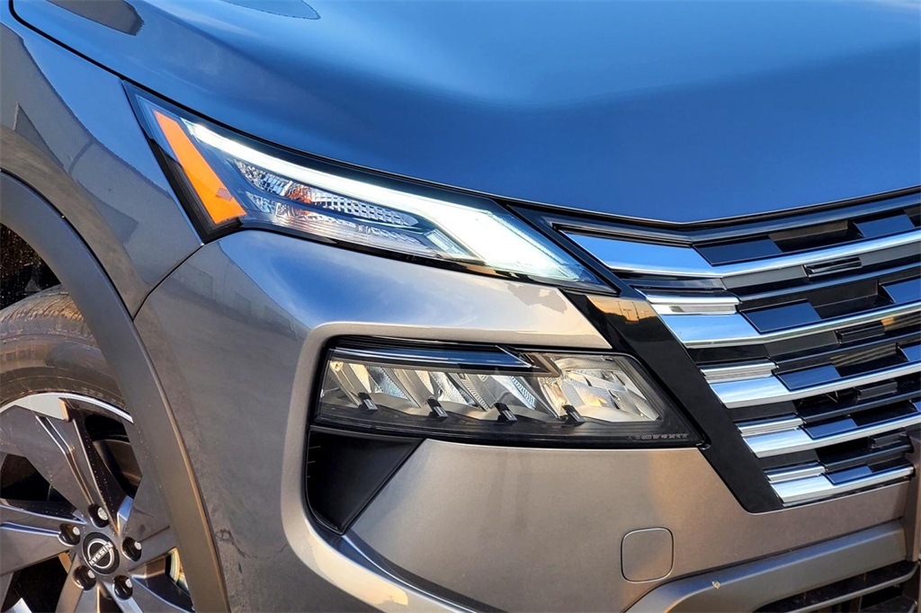 2025 Nissan Rogue SV photo 2