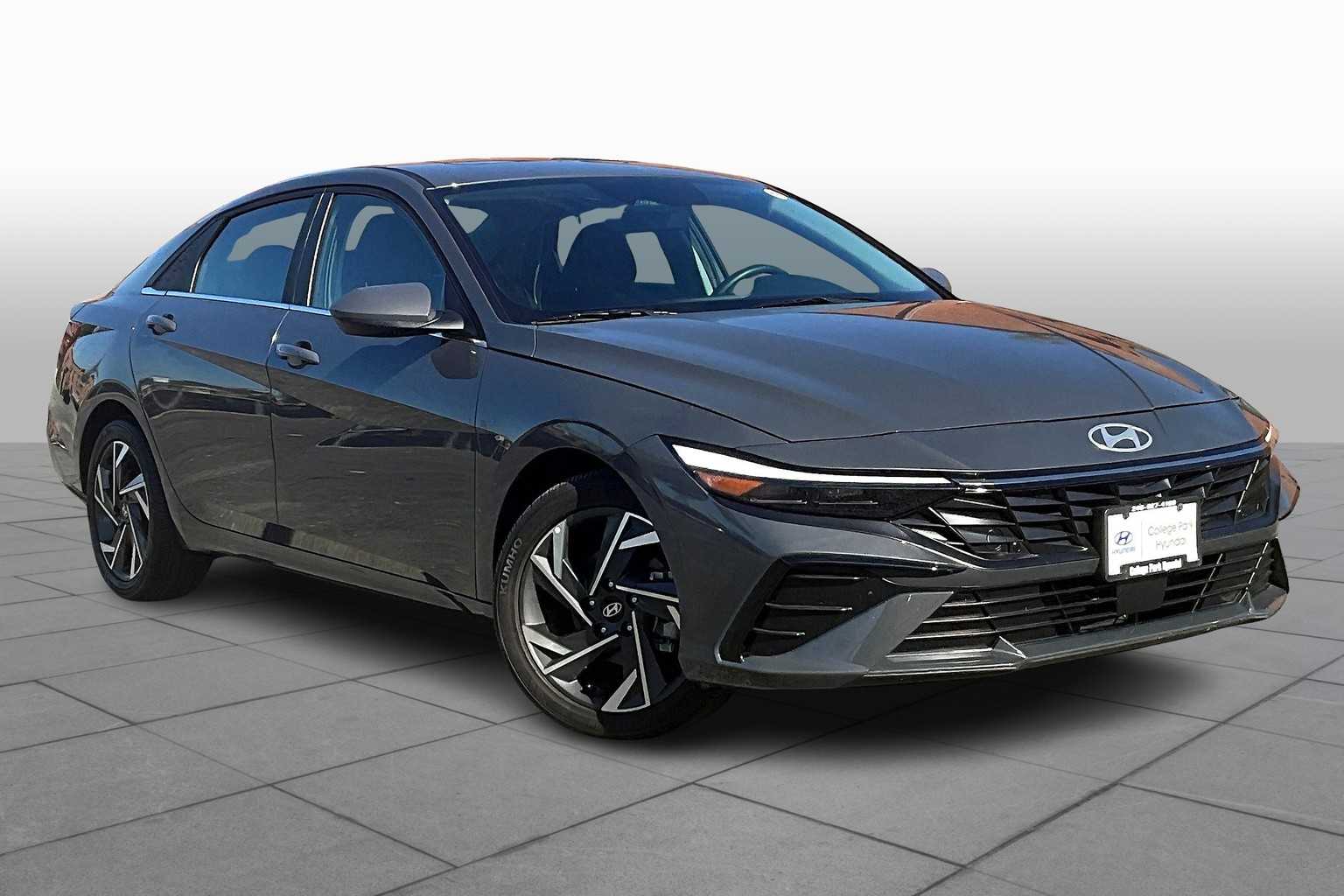 2024 Hyundai Elantra SEL Convenience photo 2