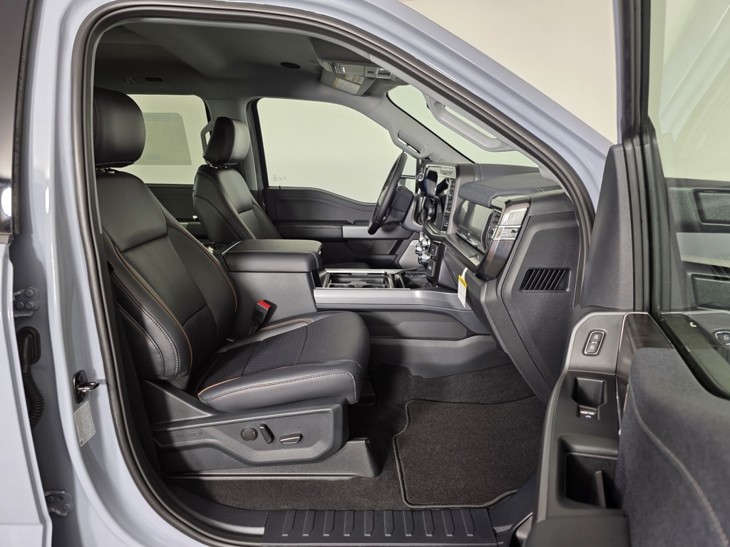 2025 Ford F-350 Lariat photo 22