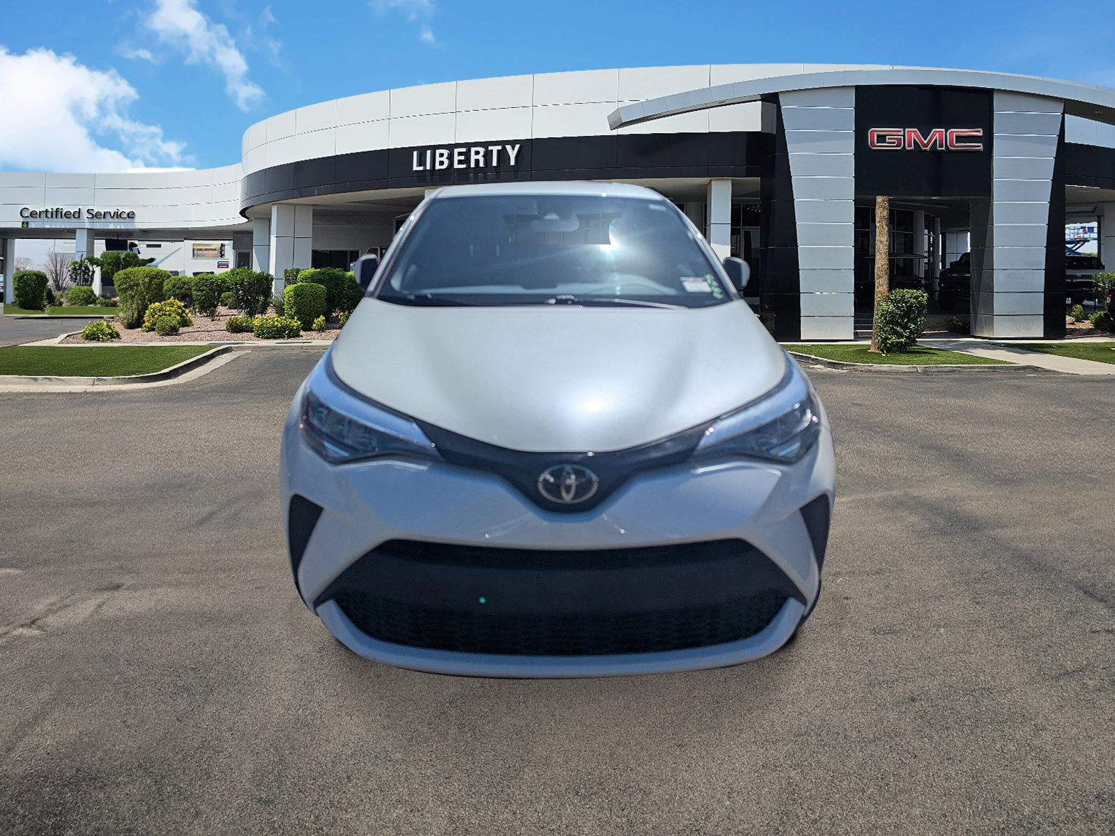 2021 Toyota C-HR LE photo 4