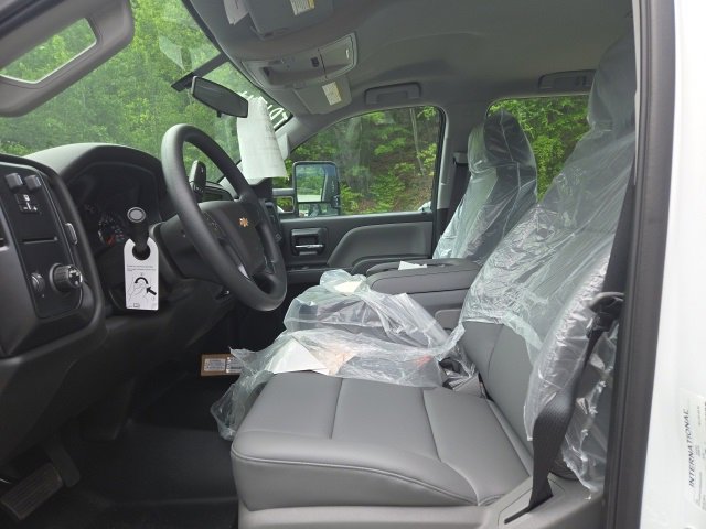 2024 Chevrolet Silverado 5500HD Work Truck photo 3