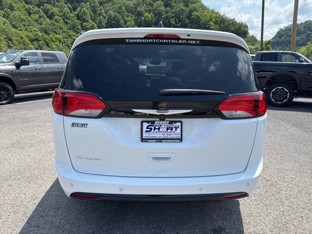 2025 Chrysler Voyager LX photo 3
