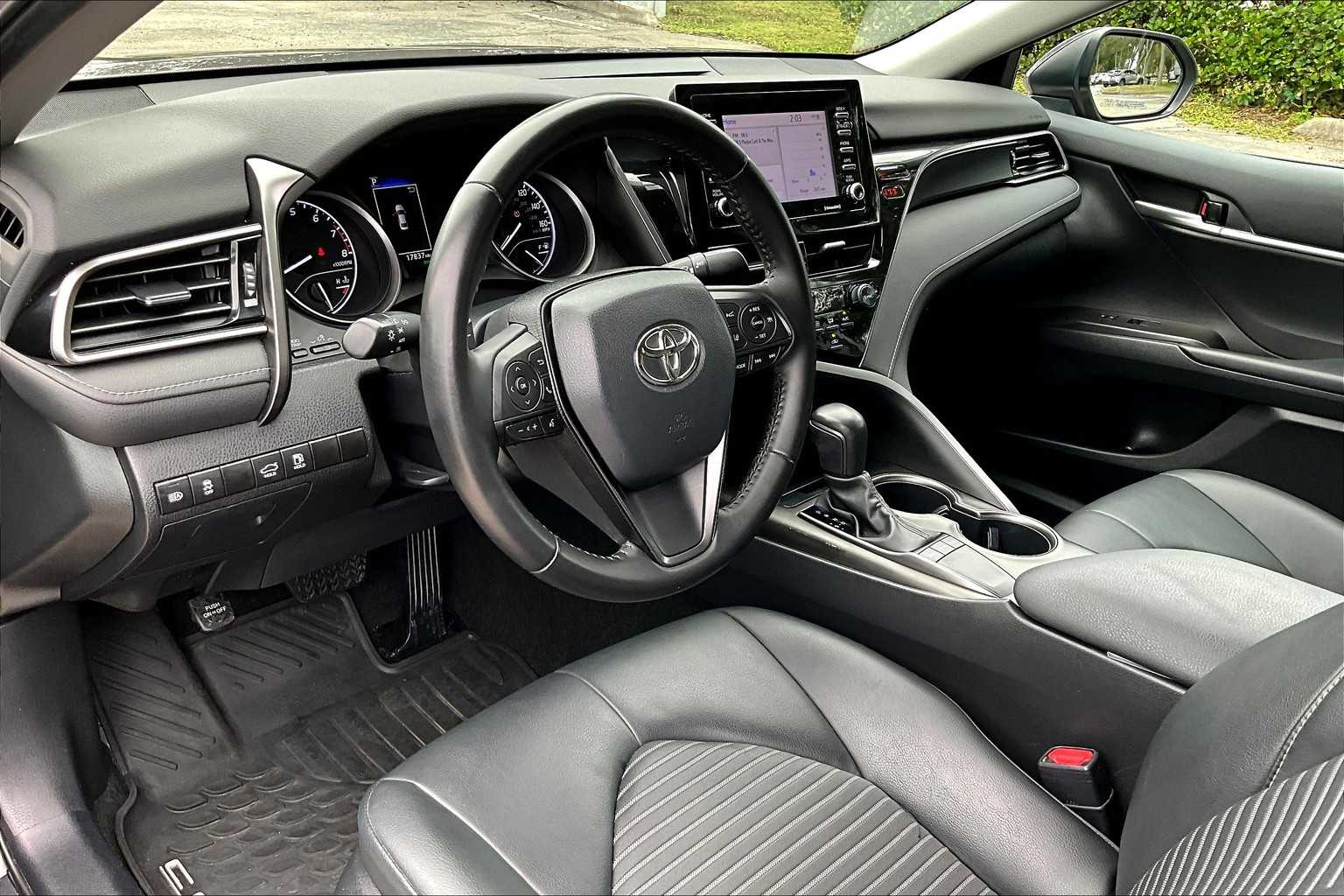 2023 Toyota Camry SE photo 17