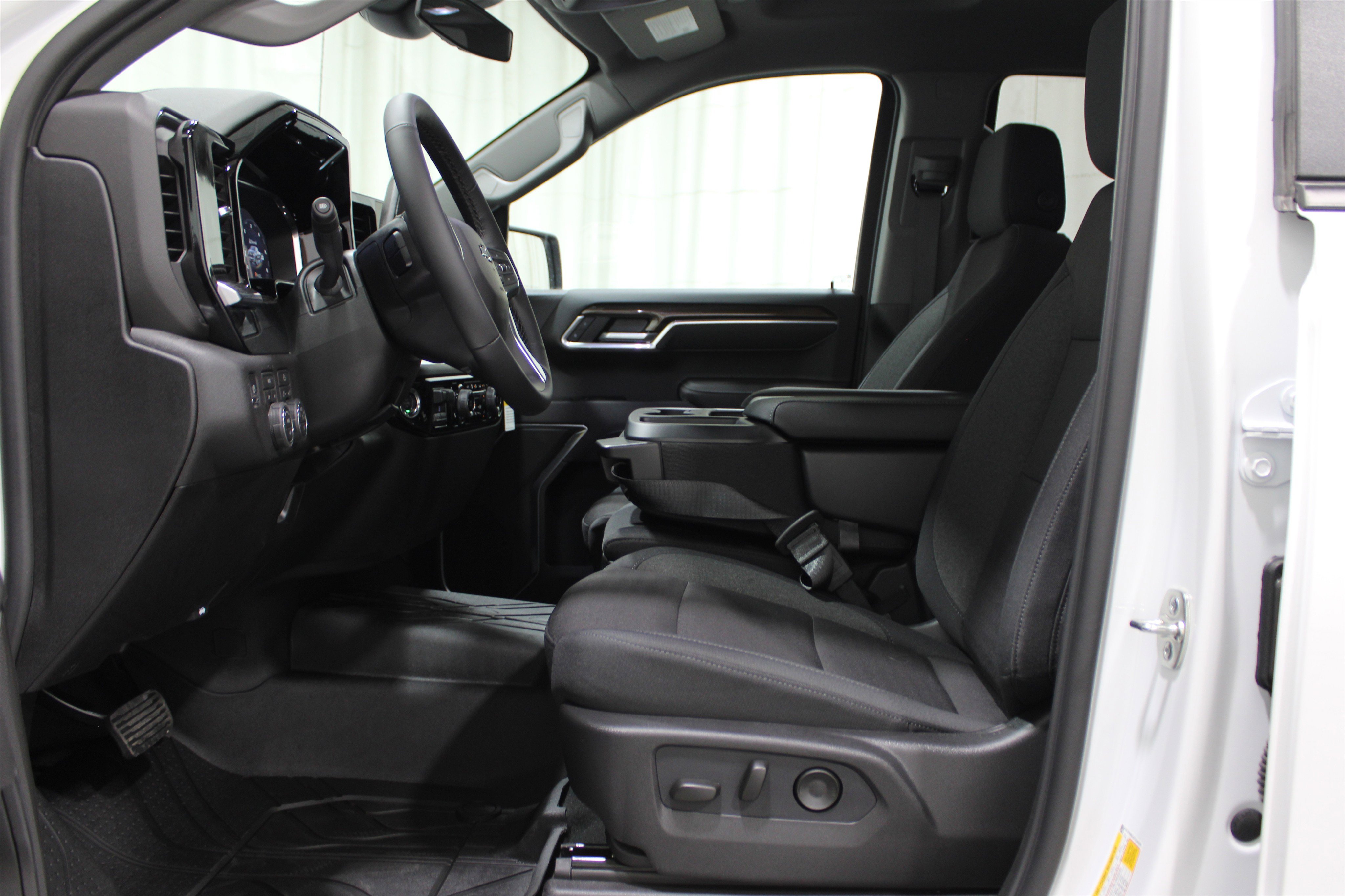 2026 Chevrolet Silverado 1500 RST photo 3