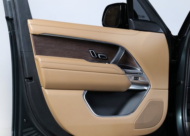 2023 Land Rover Range Rover SE photo 19