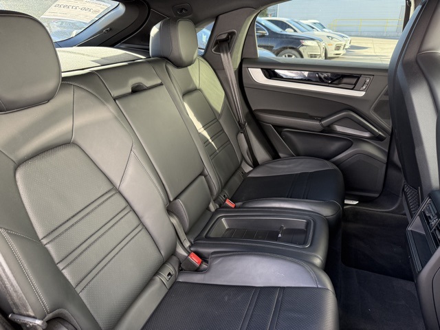 2024 Porsche Cayenne Coupe Base photo 20