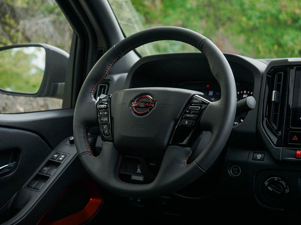 2025 Nissan Frontier PRO-4X photo 13