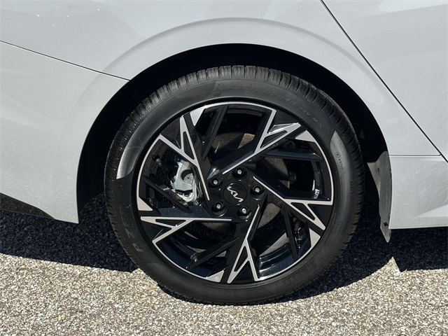 2025 Kia K5 GT-Line photo 11