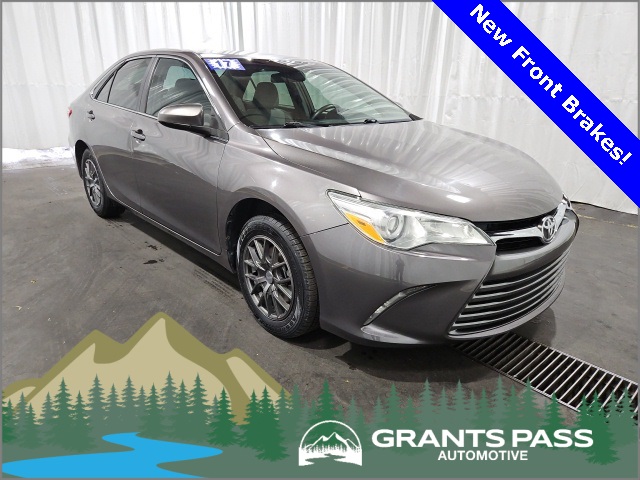 2017 Toyota Camry LE's photo