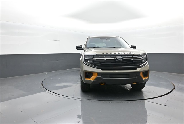2025 Ford Expedition photo 2