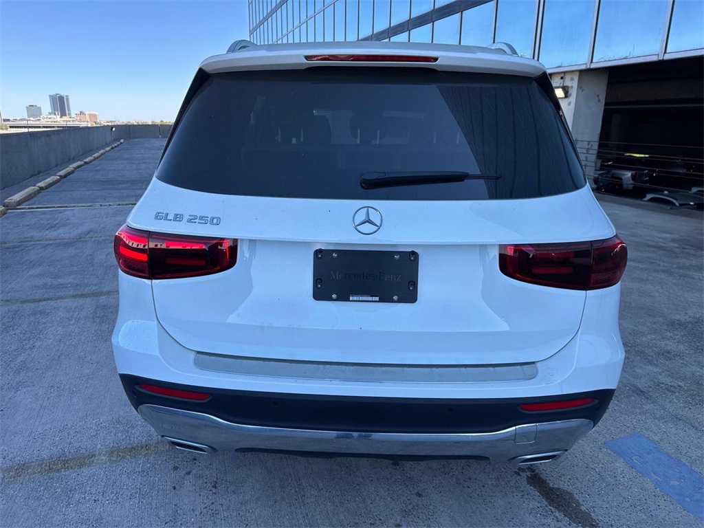 2025 Mercedes Benz GLB 250 photo 3
