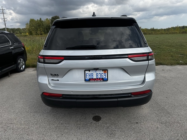 2022 Jeep Grand Cherokee Altitude photo 9