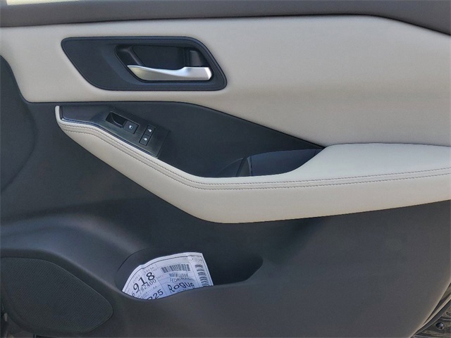 2025 Nissan Rogue SV photo 32