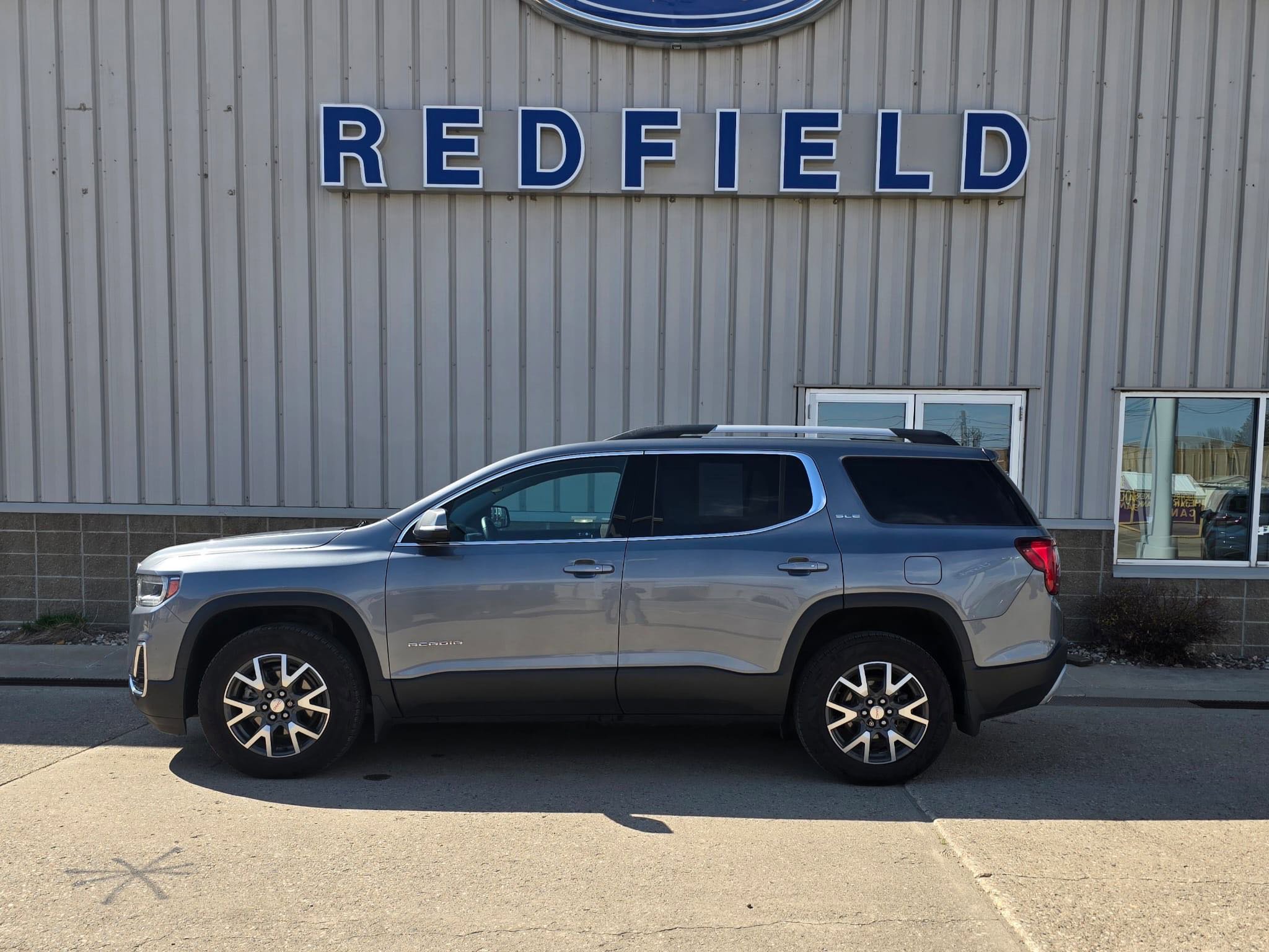 Used 2021 GMC Acadia SLE with VIN 1GKKNRLS9MZ179334 for sale in Redfield, SD