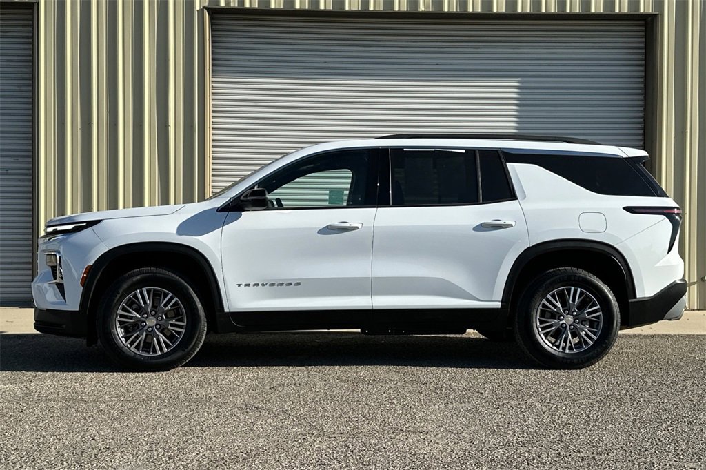 2025 Chevrolet Traverse photo 3