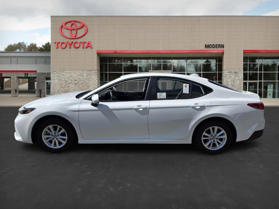 2025 Toyota Camry LE photo 8